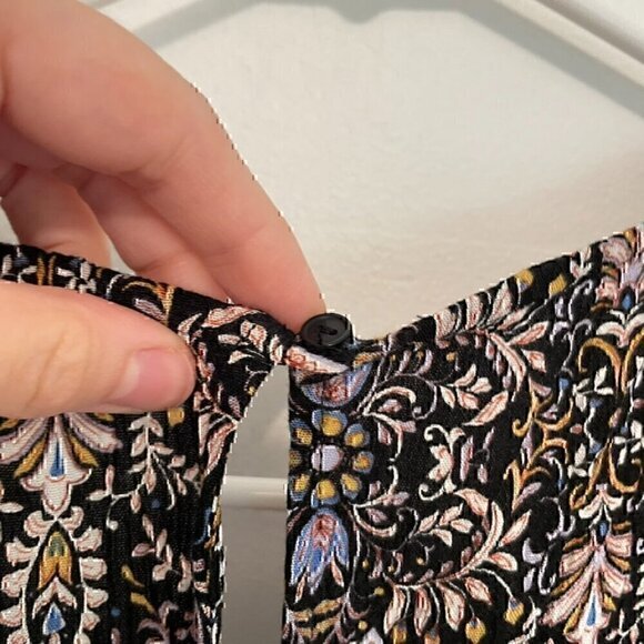 LUSH Black Multi Paisley Floral Short Sleeve Boho Surplice / Faux Wrap Romper L - Picture 13 of 13